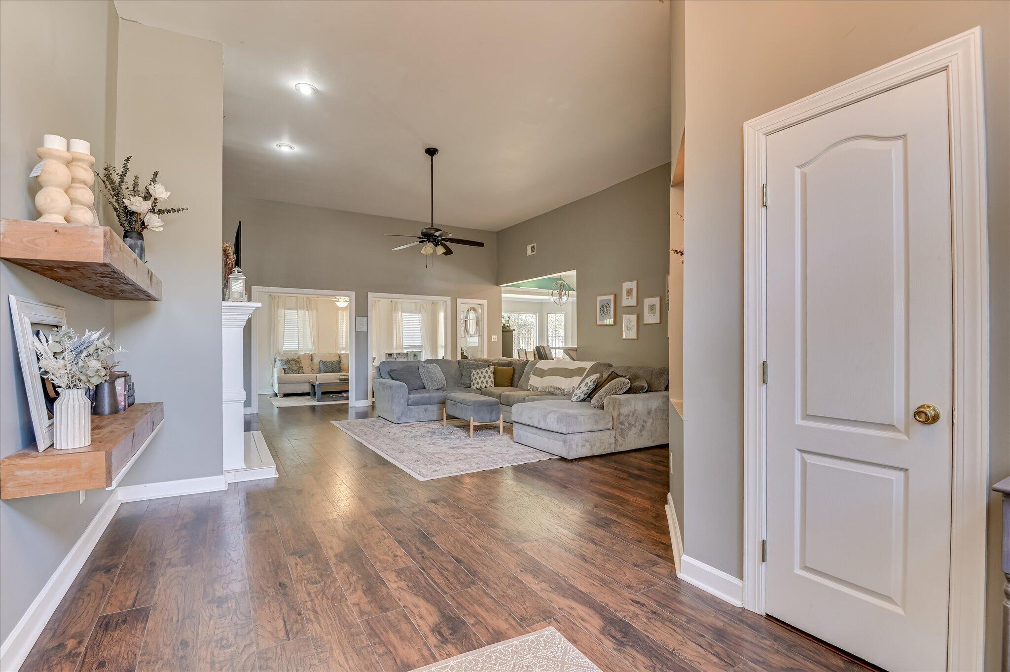 1162 Oakton Trail Property Photo 3