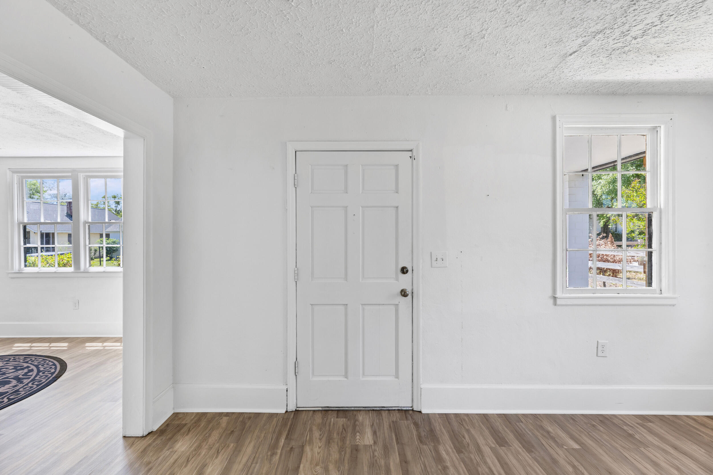 2355 Forster Street Property Photo 6