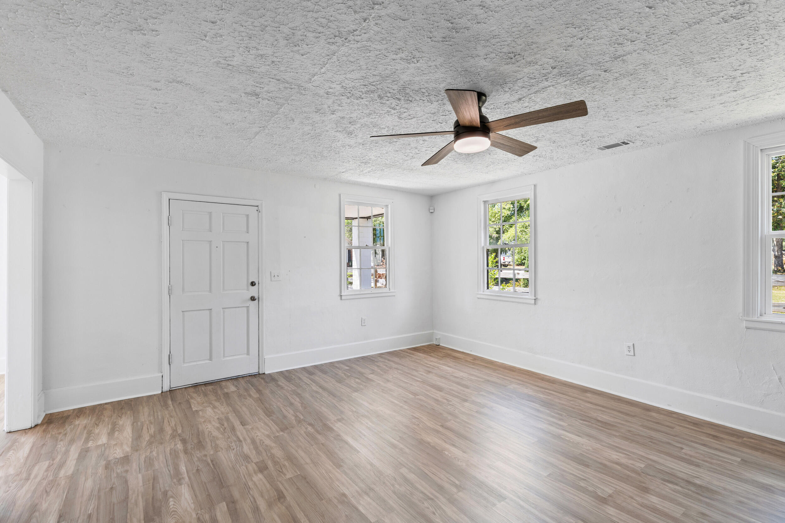 2355 Forster Street Property Photo 10
