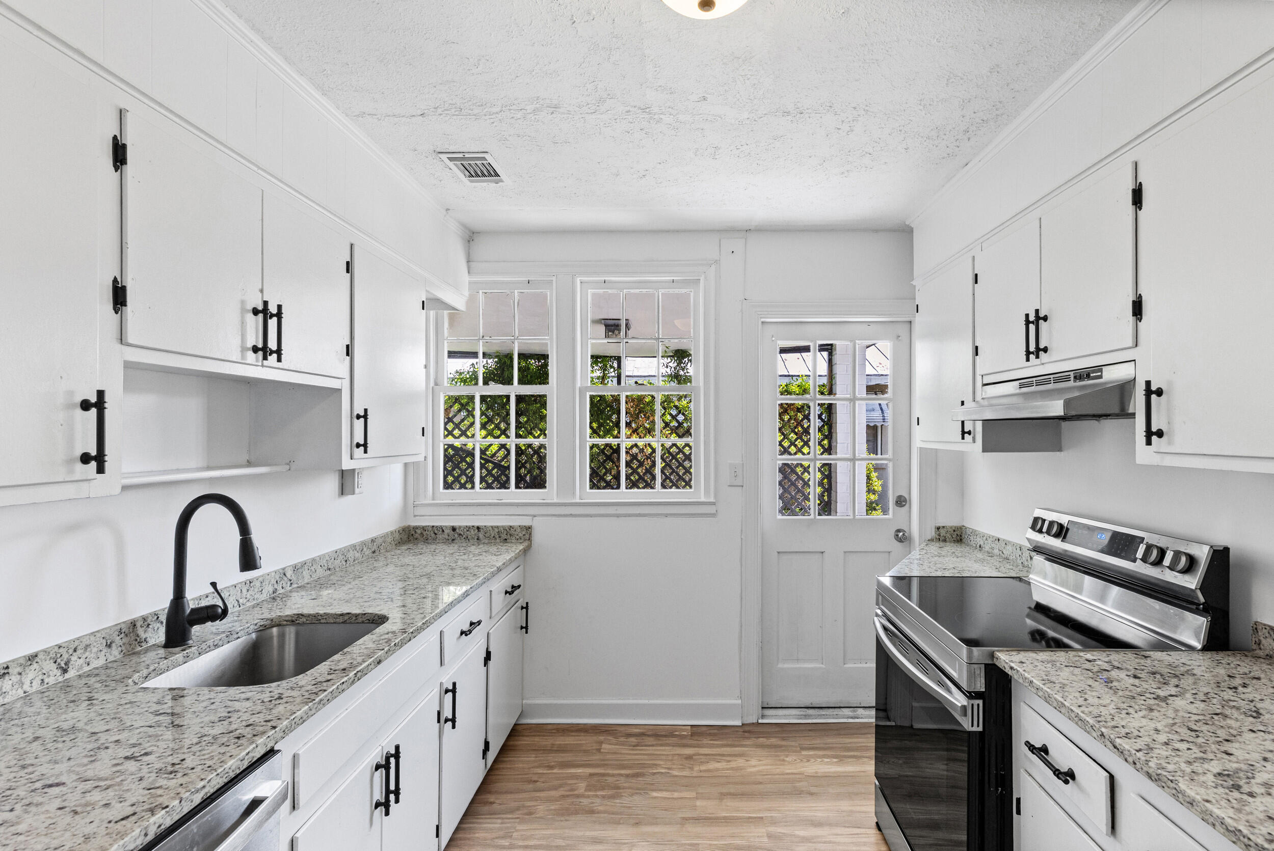 2355 Forster Street Property Photo 17