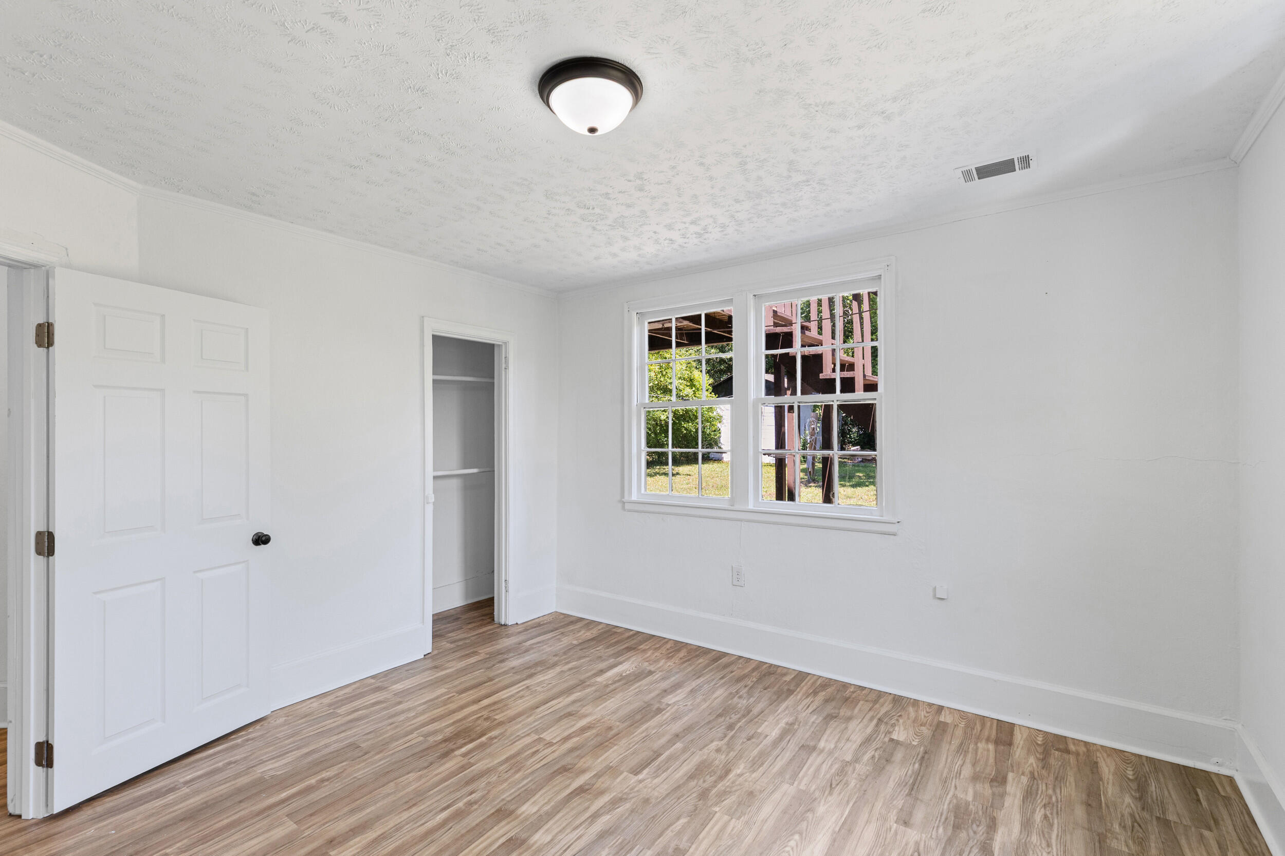 2355 Forster Street Property Photo 23