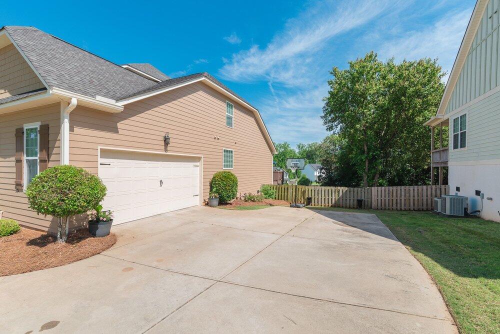 640 Burgamy Pass Property Photo 47
