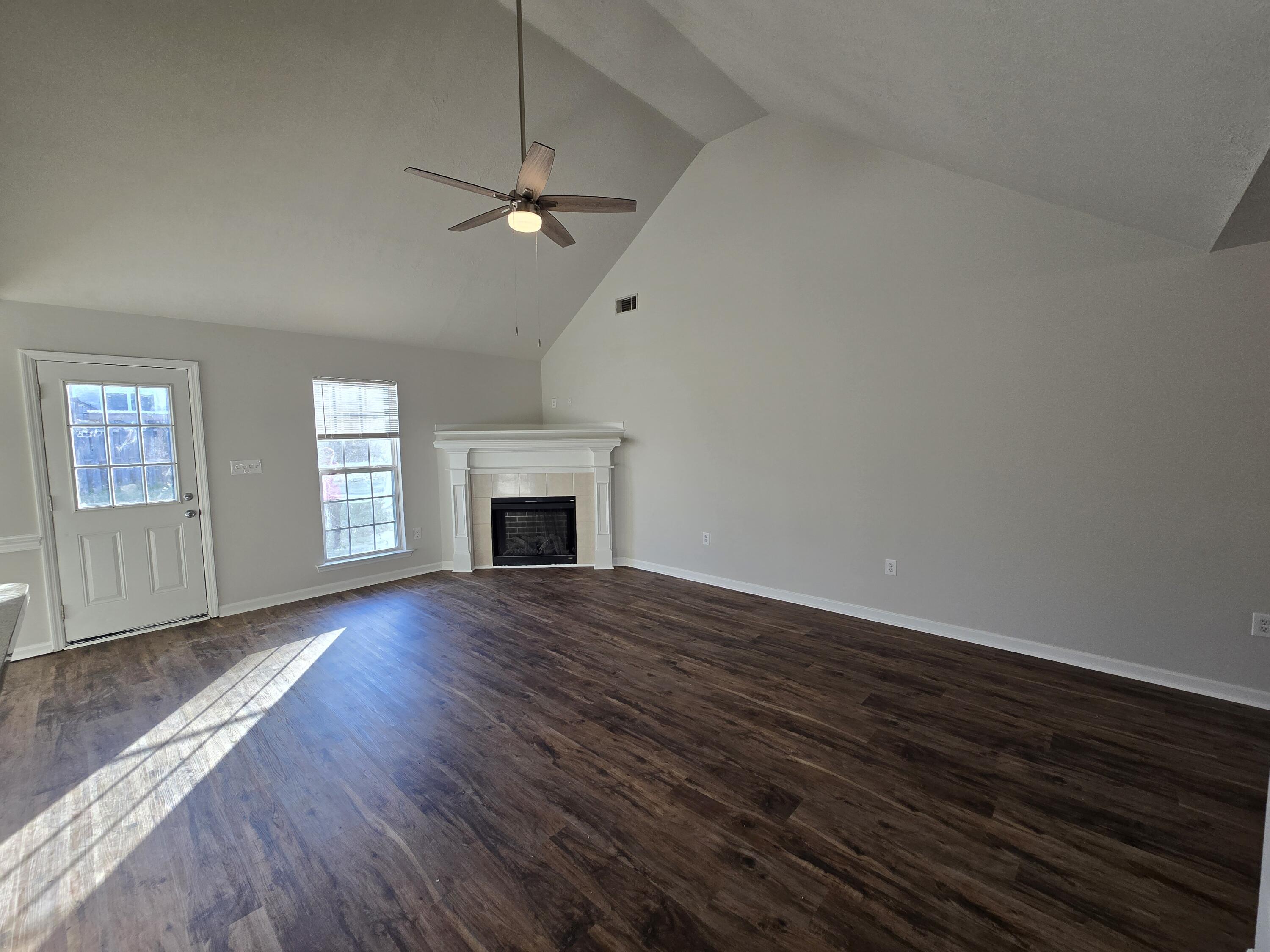 639 Lory Lane Property Photo 6