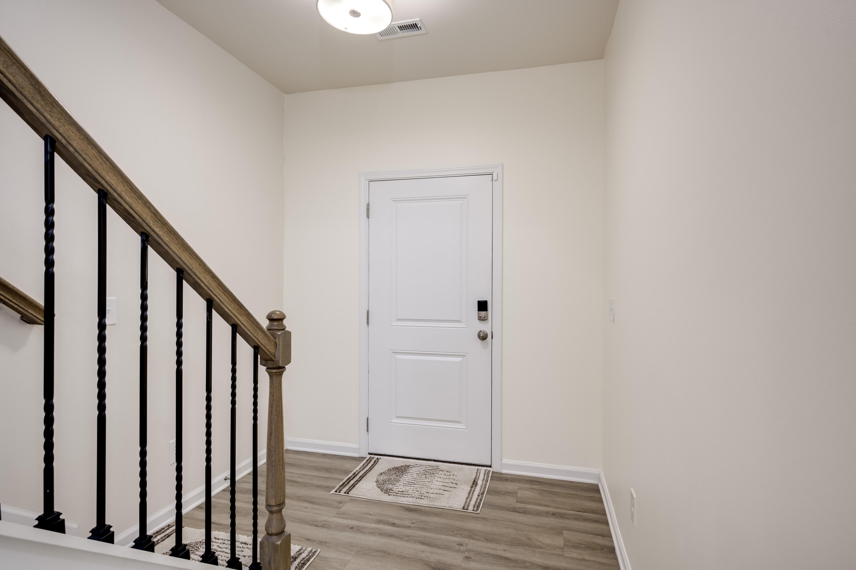 552 Count Fleet Court Property Photo 4