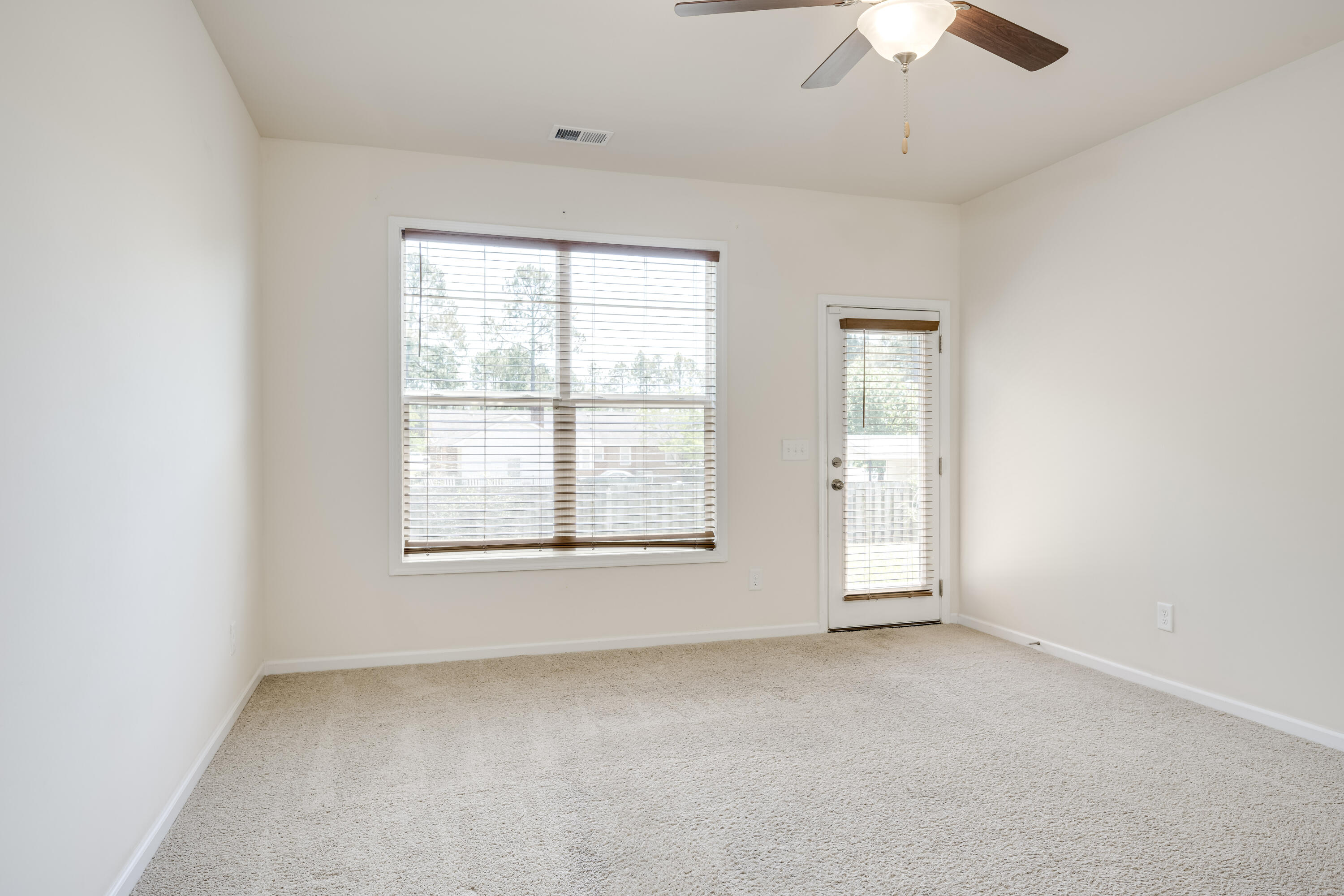 552 Count Fleet Court Property Photo 14