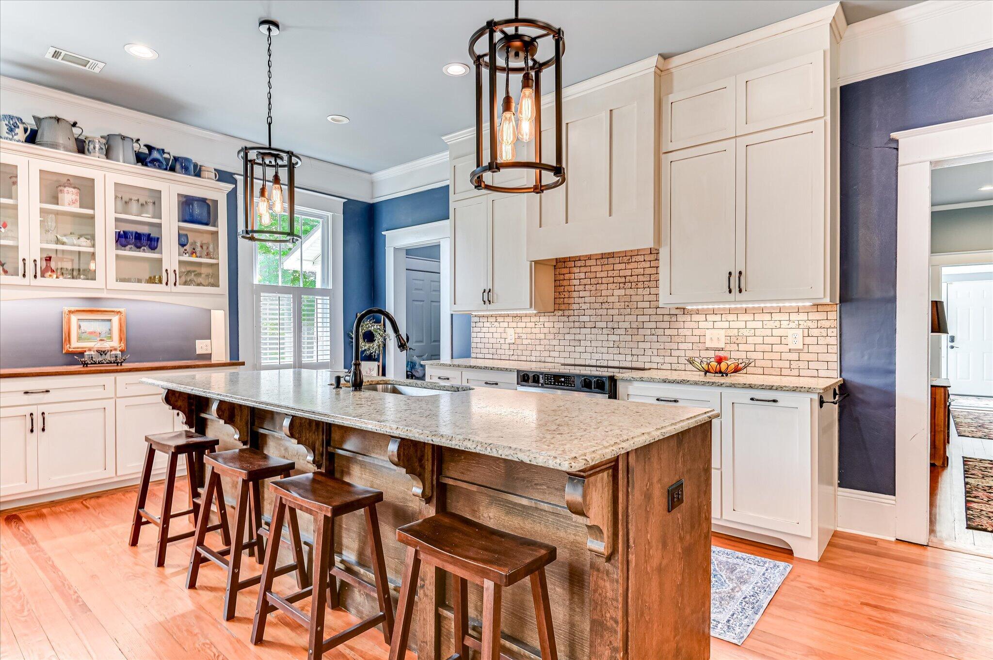 209 W 7th Street Property Photo 29