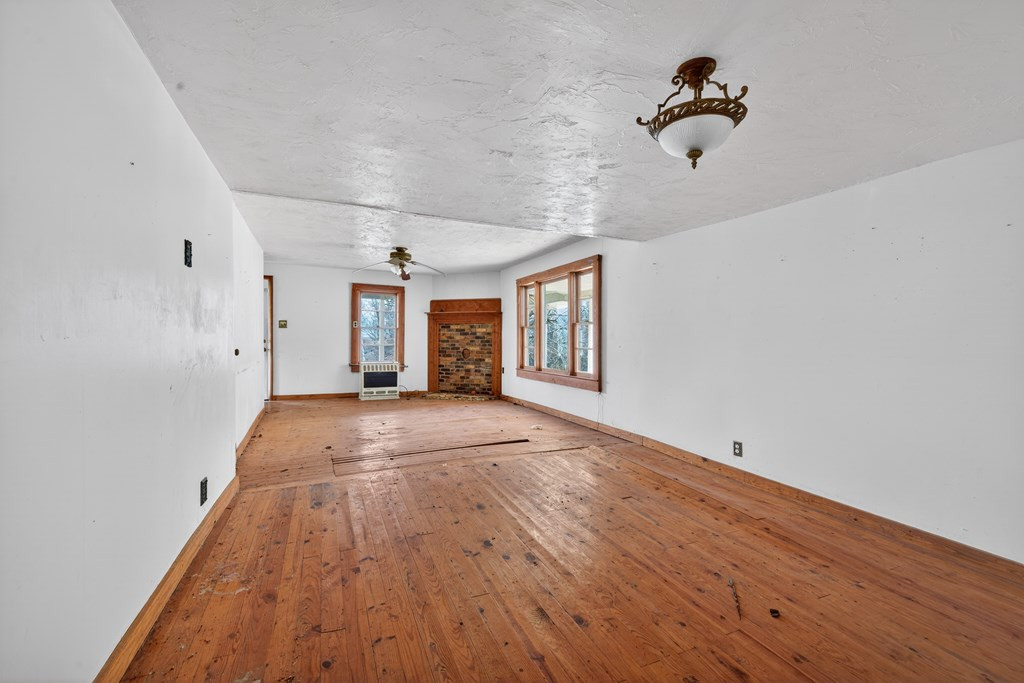 1917 Fairview Road Property Photo 3