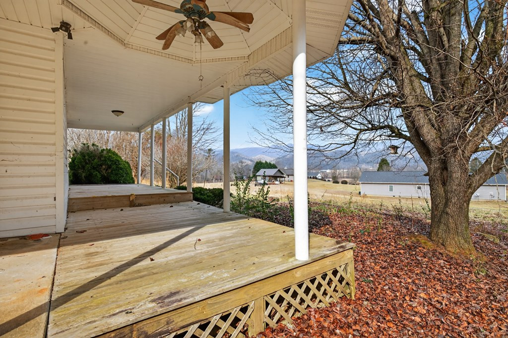 1917 Fairview Road Property Photo 8