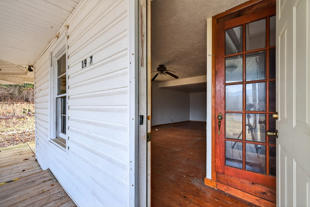 1917 Fairview Road Property Photo 10