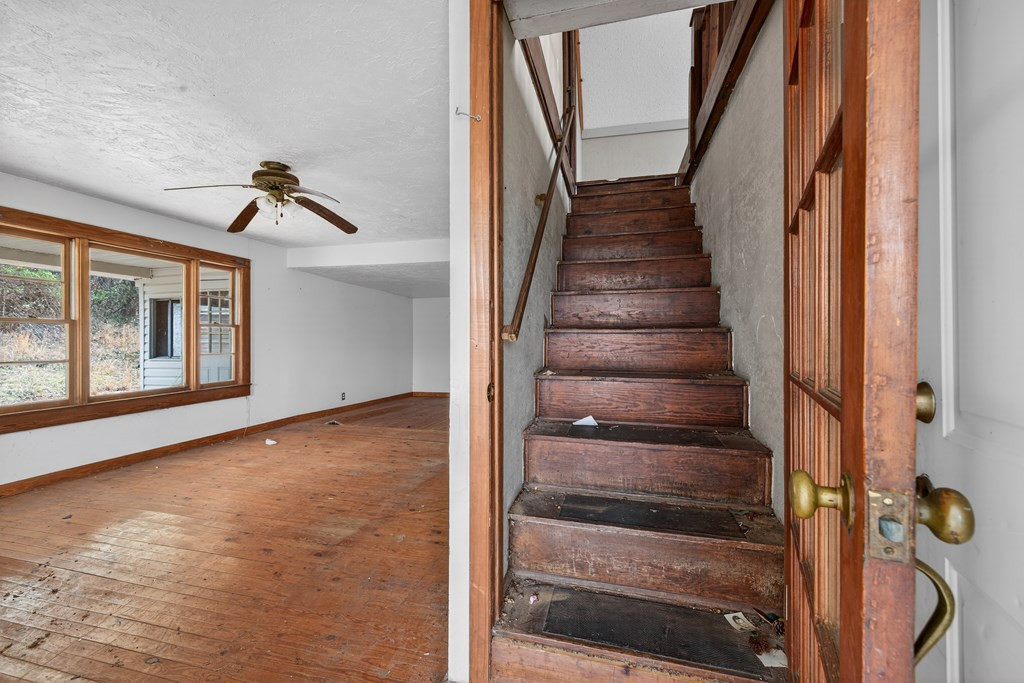 1917 Fairview Road Property Photo 11