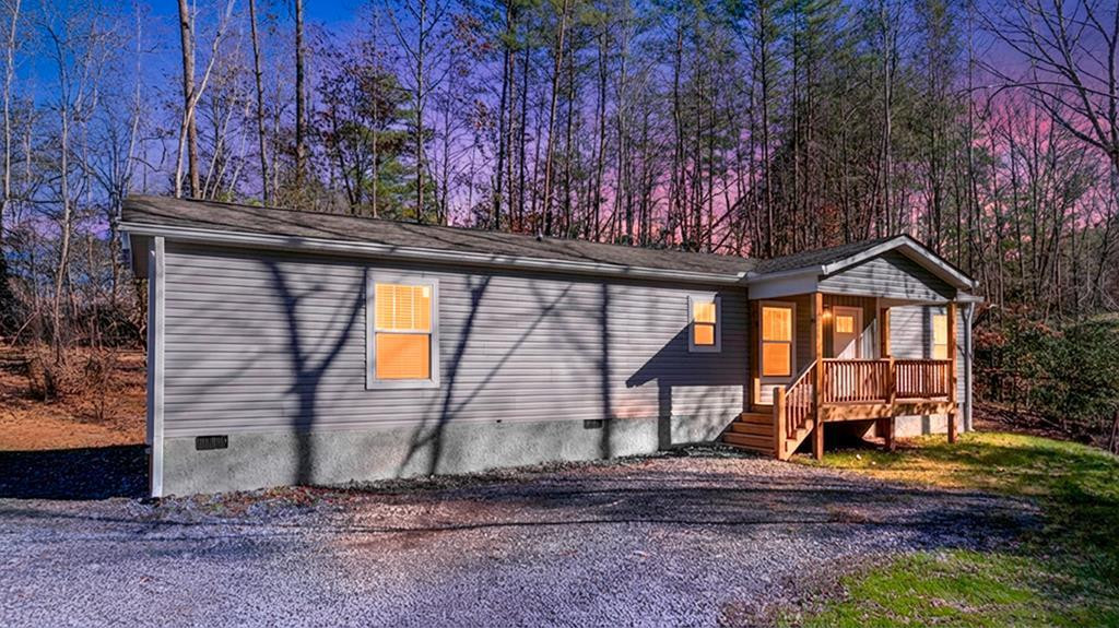 195 Loganberry Lane Property Photo 2