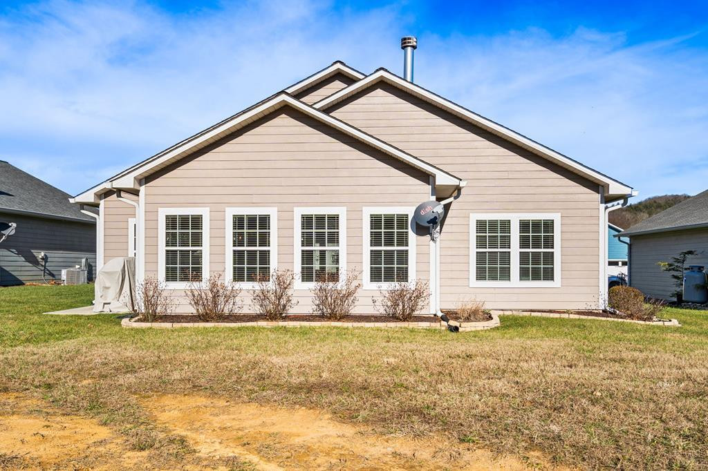 116 Riverwalk Circle Property Photo 3