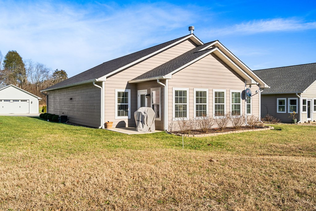 116 Riverwalk Circle Property Photo 4