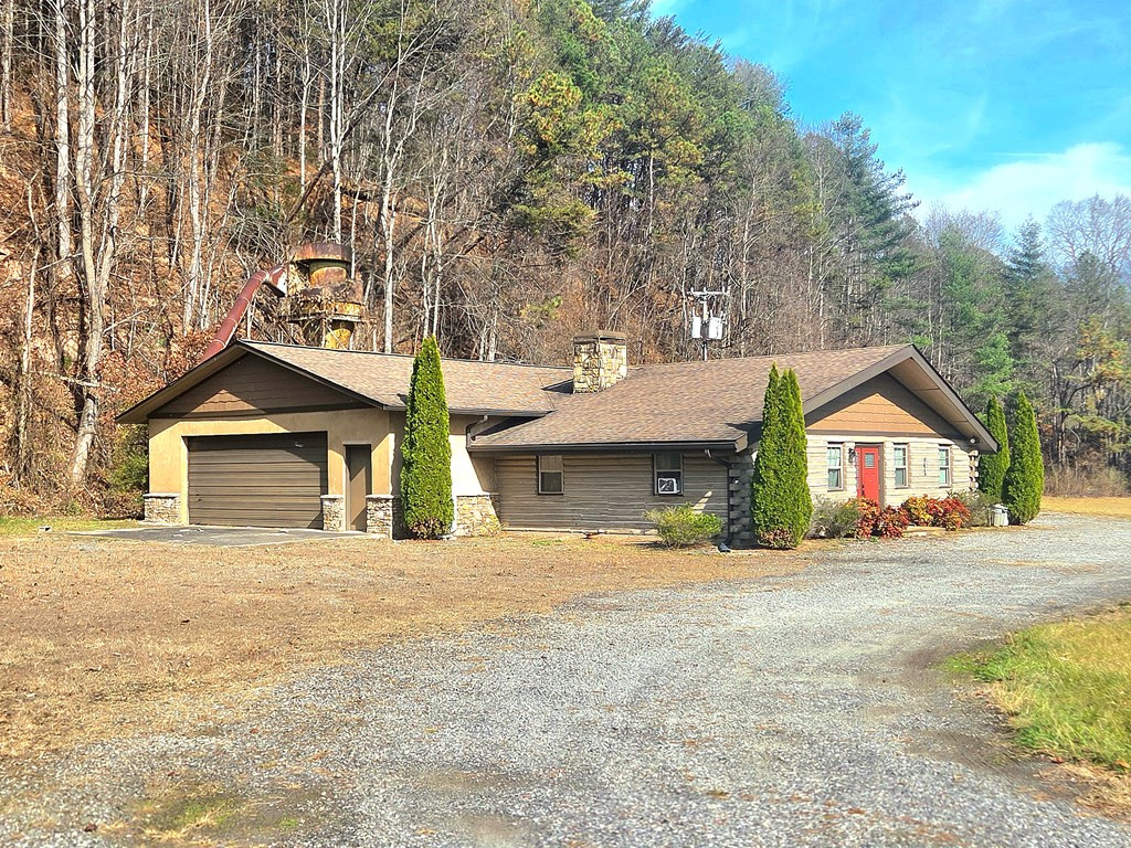 6785 Airport Road Property Photo 3