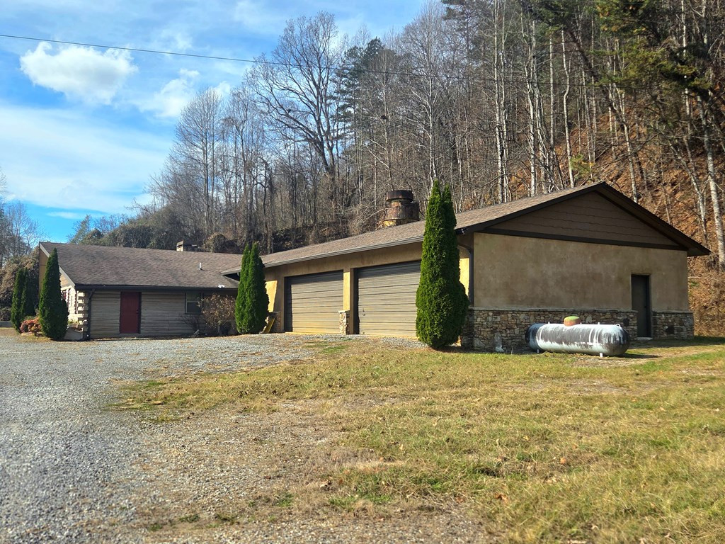 6785 Airport Road Property Photo 6
