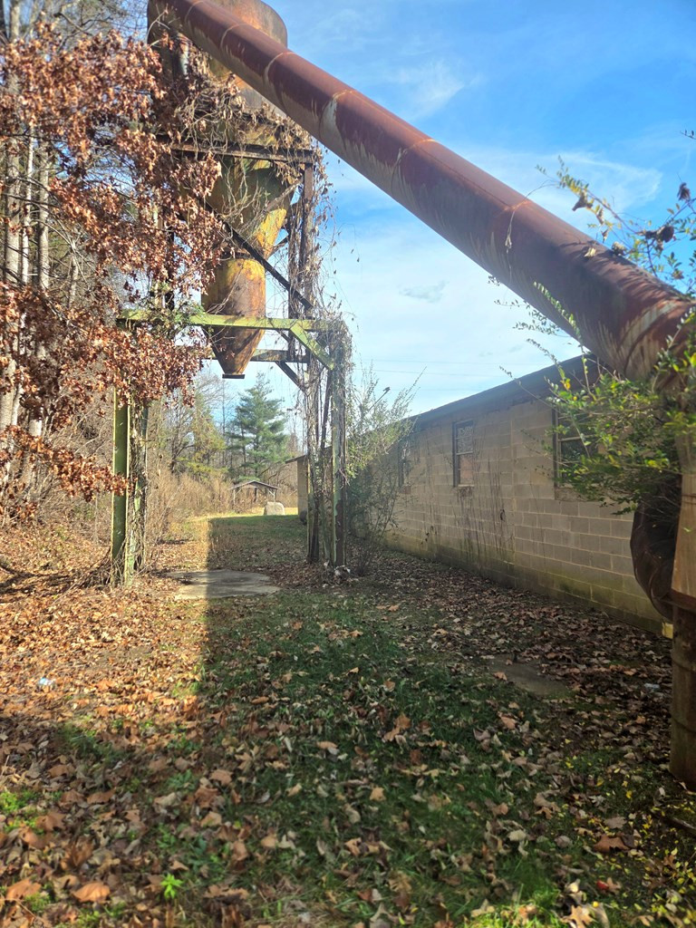 6785 Airport Road Property Photo 23