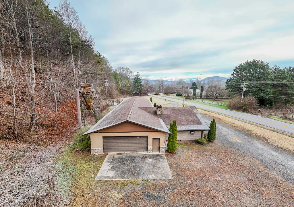 6785 Airport Road Property Photo 28