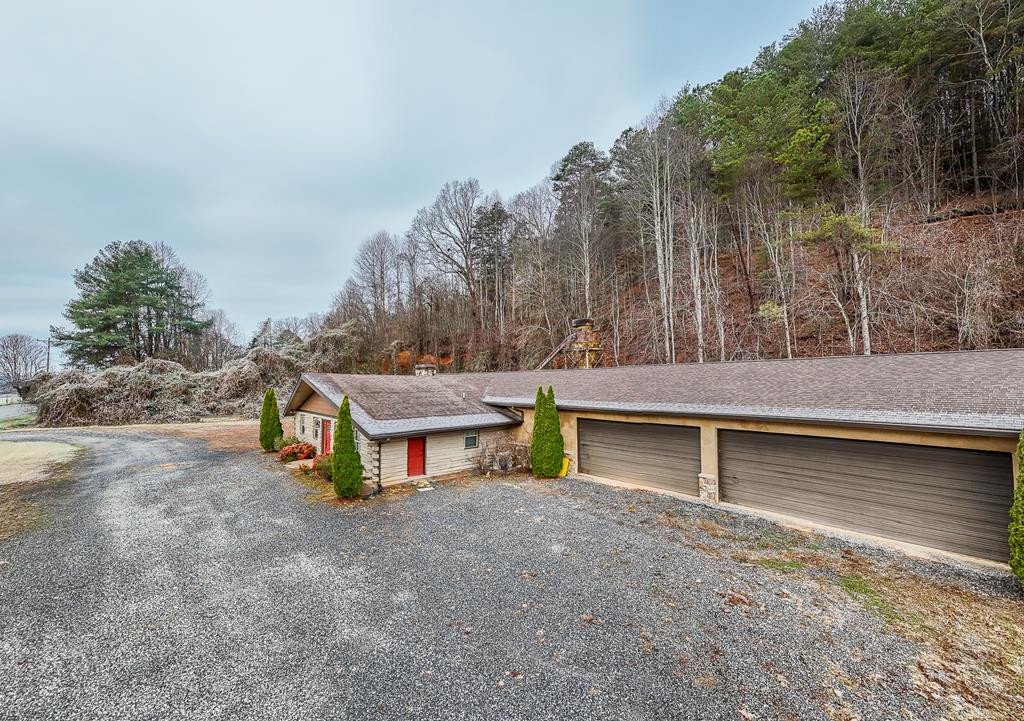 6785 Airport Road Property Photo 31
