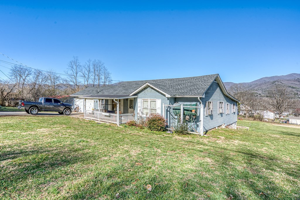 385 Aquone Property Photo 2