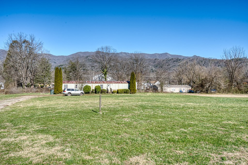 385 Aquone Property Photo 3