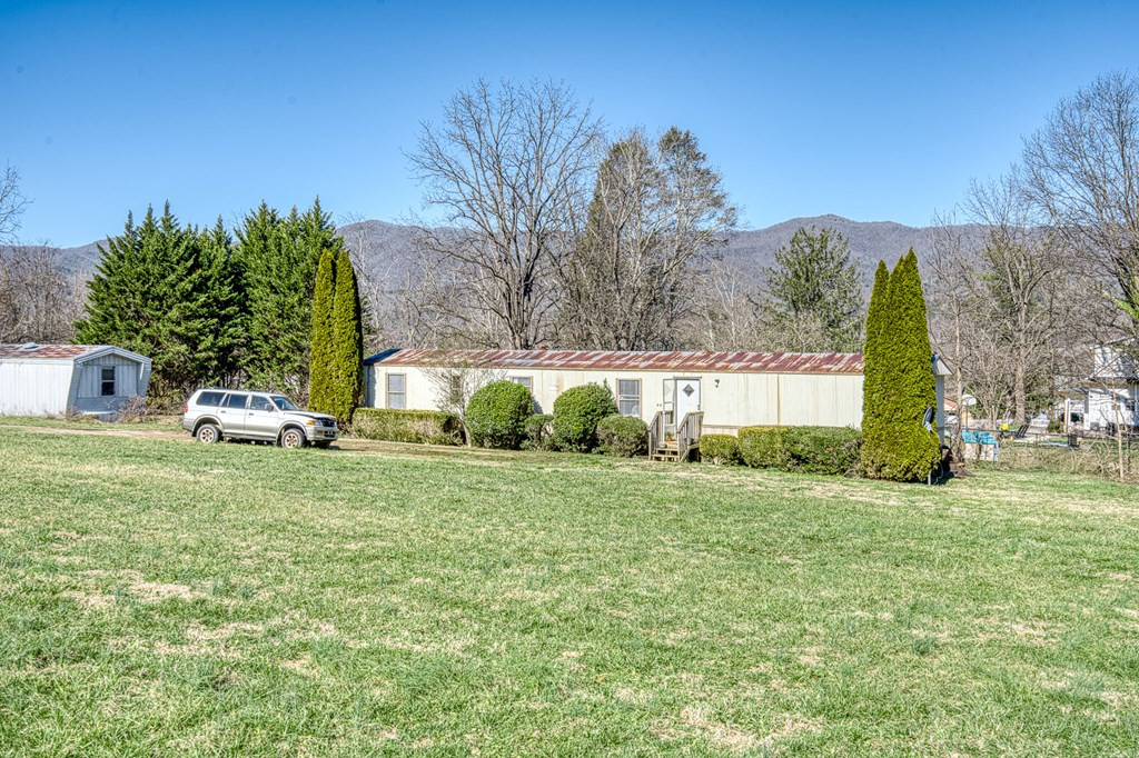 385 Aquone Property Photo 4