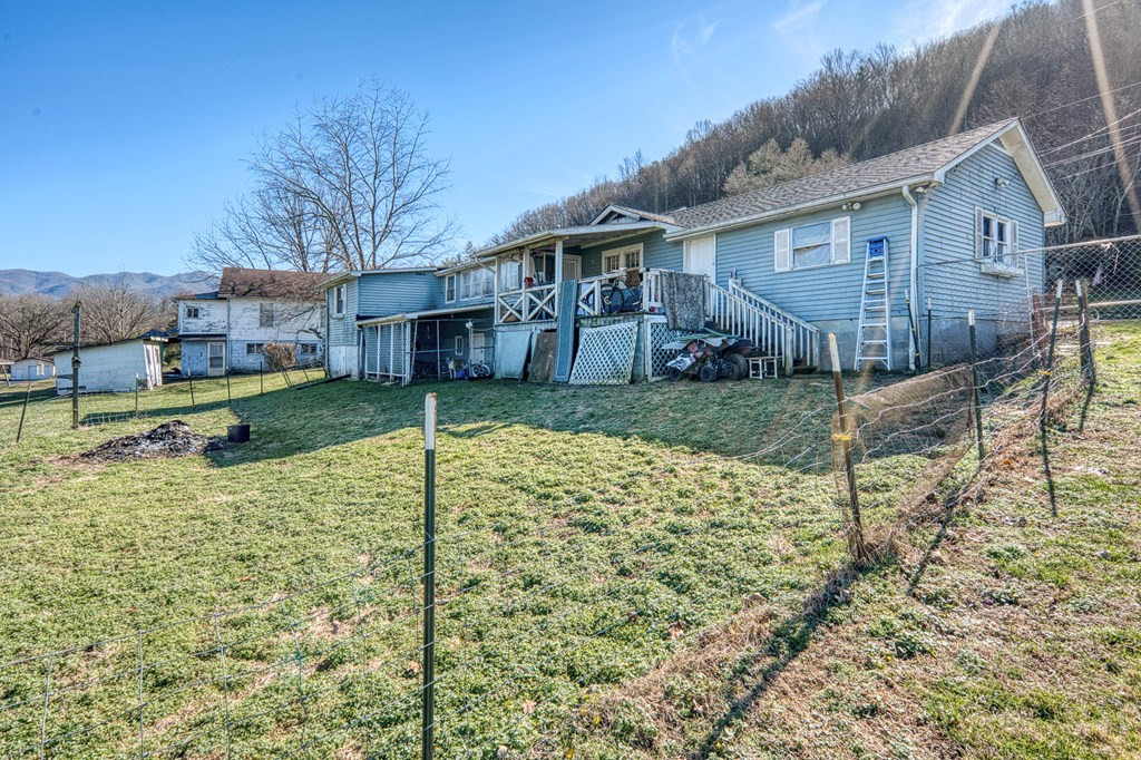 385 Aquone Property Photo 27