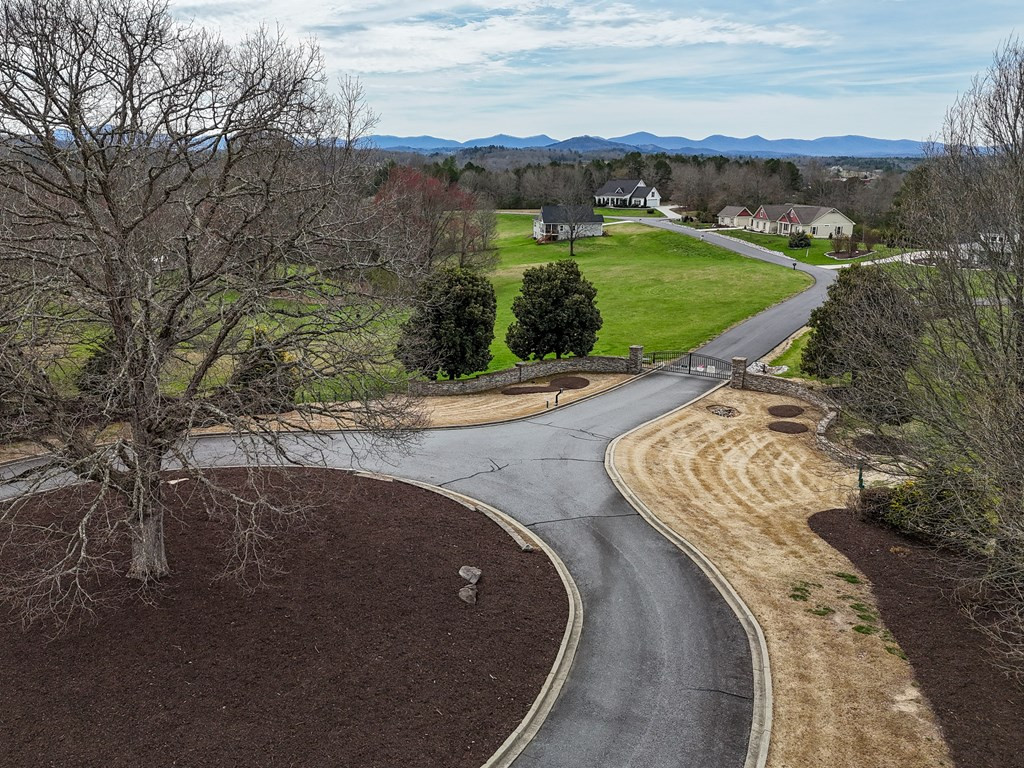 00 Yonah Way Property Photo 2