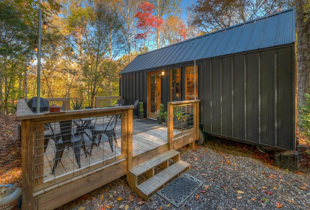32 Rollingwood Lane Property Photo 1