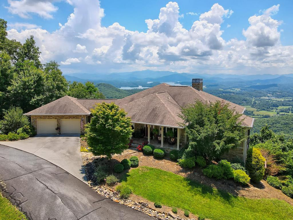 1212 Double Knob Drive E Property Photo 1