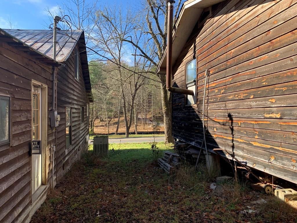 1933 Ford Road Property Photo 1