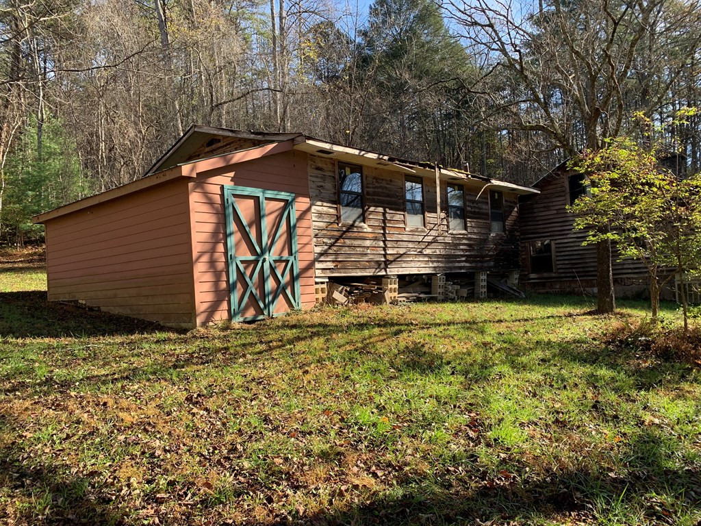 1933 Ford Road Property Photo 4