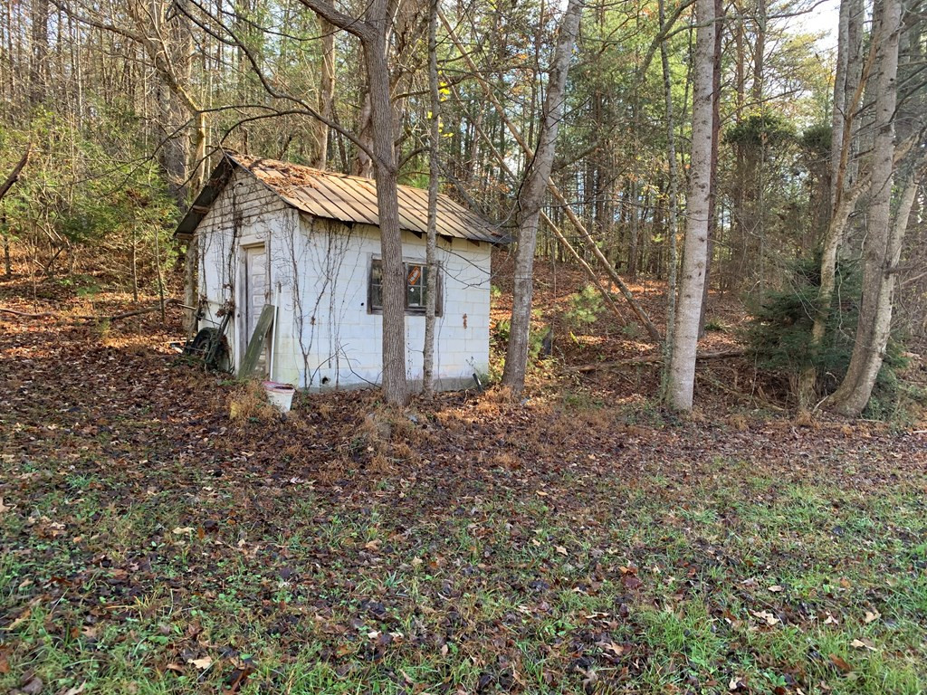 1933 Ford Road Property Photo 14