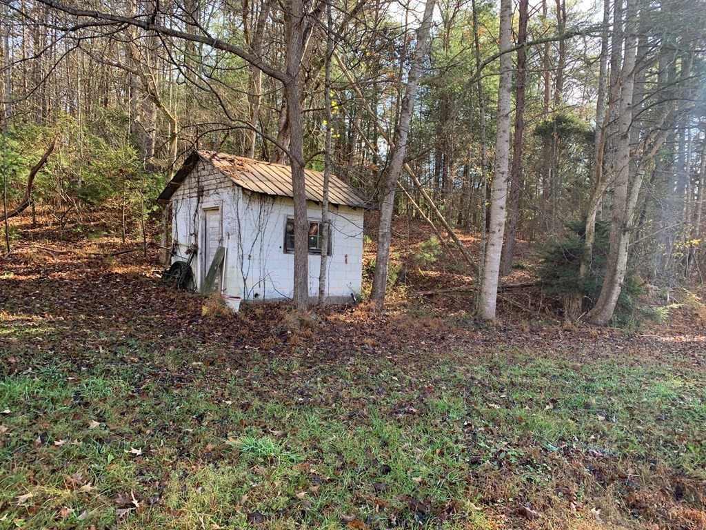 1933 Ford Road Property Photo 17