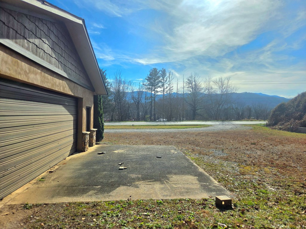 6785 Airport Road Property Photo 10
