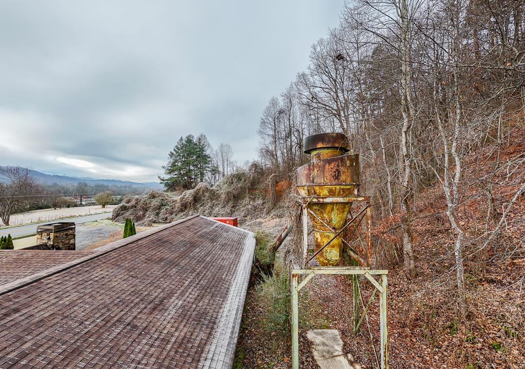 6785 Airport Road Property Photo 33