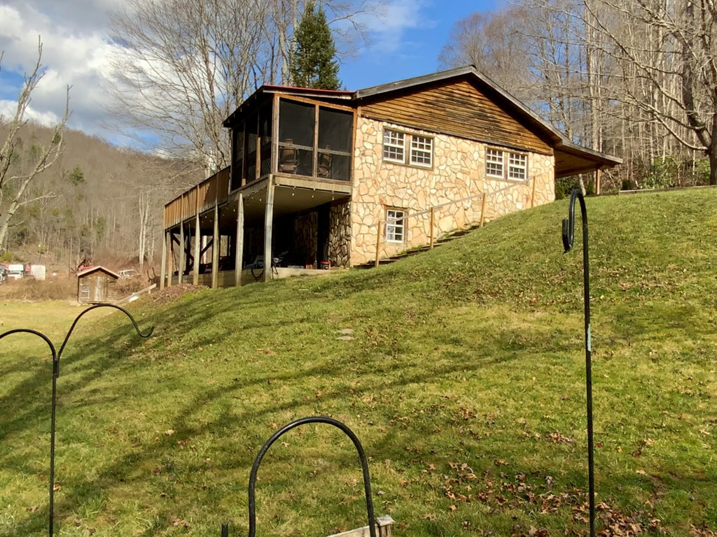 21027 Wayah Road Property Photo 4