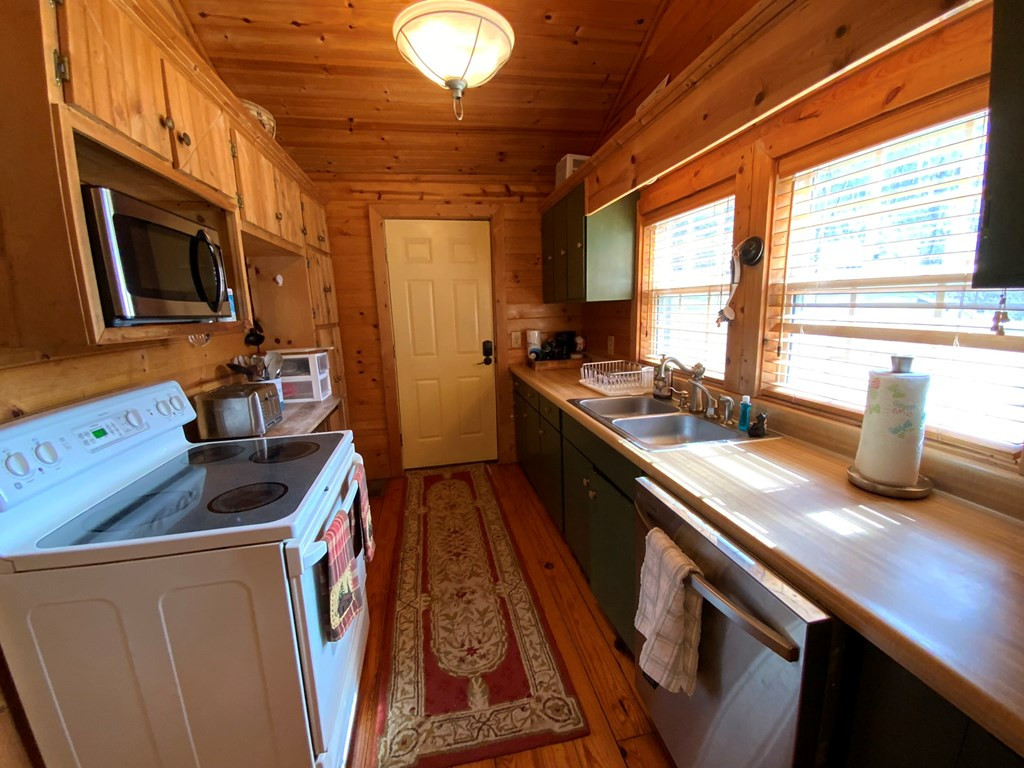 21027 Wayah Road Property Photo 10