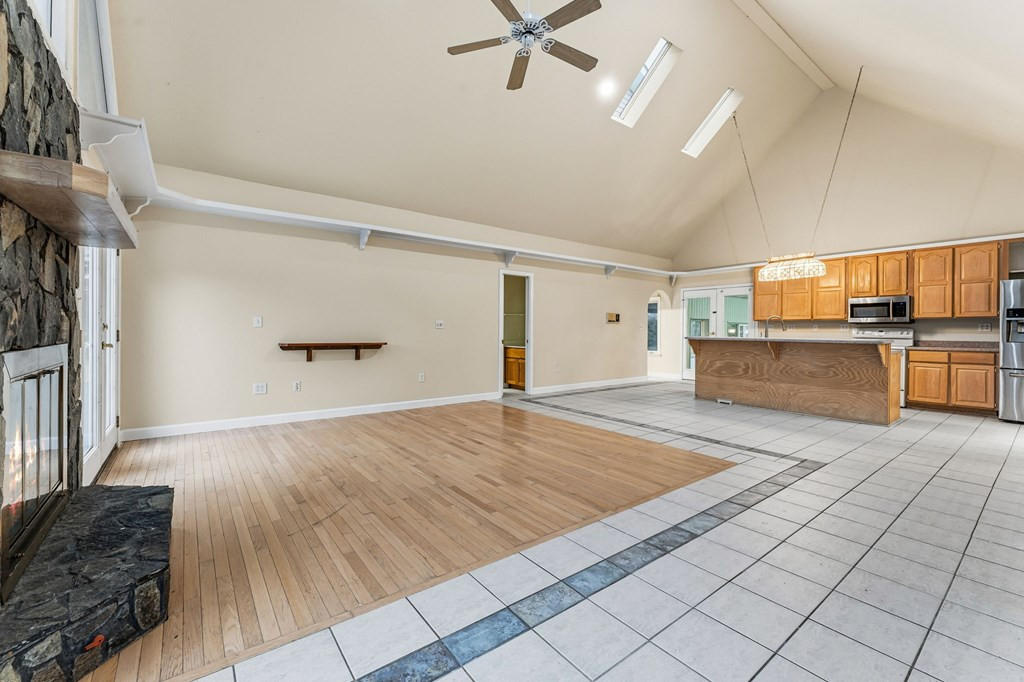 286 Mccombs Road Property Photo 4