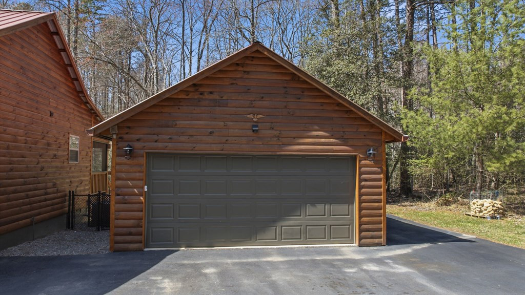 305 Woodcrest Drive Property Photo 10