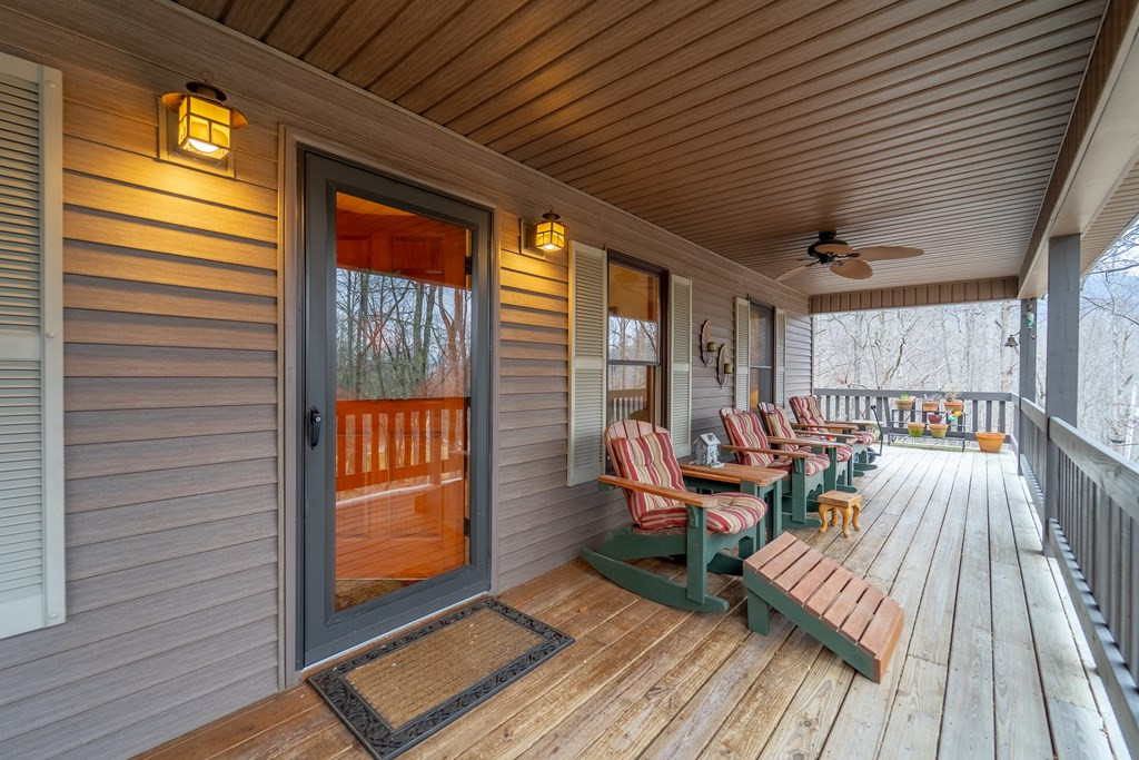 1221 Sam Cove Property Photo 4