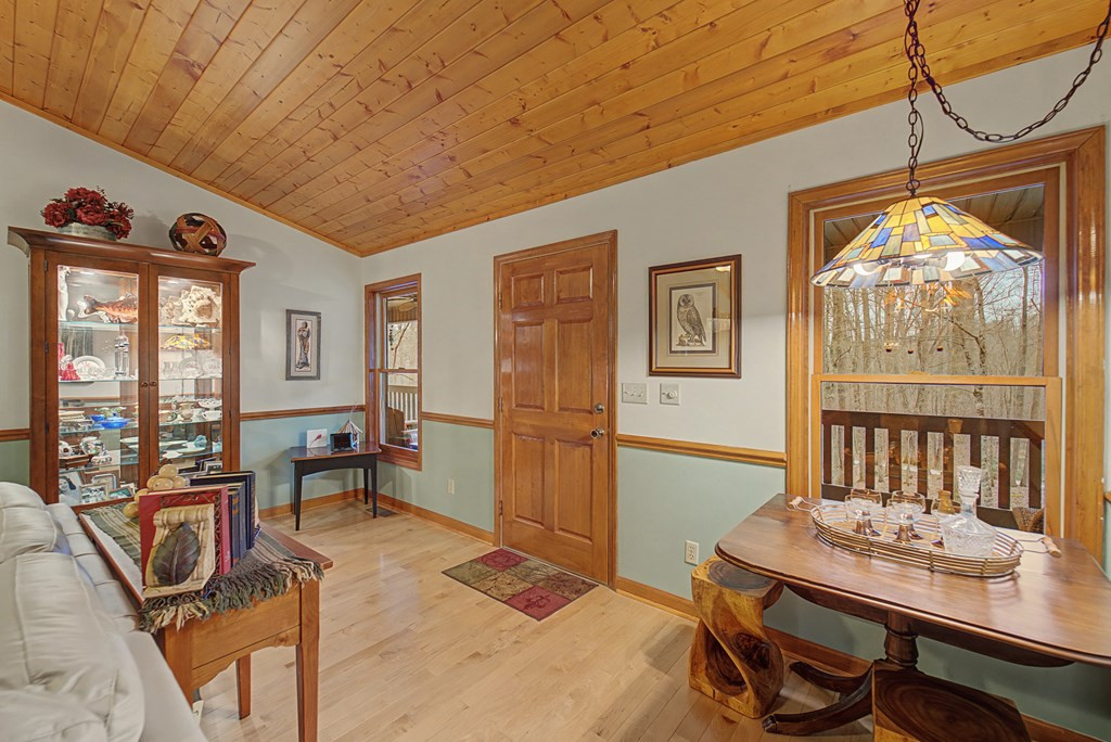1221 Sam Cove Property Photo 5