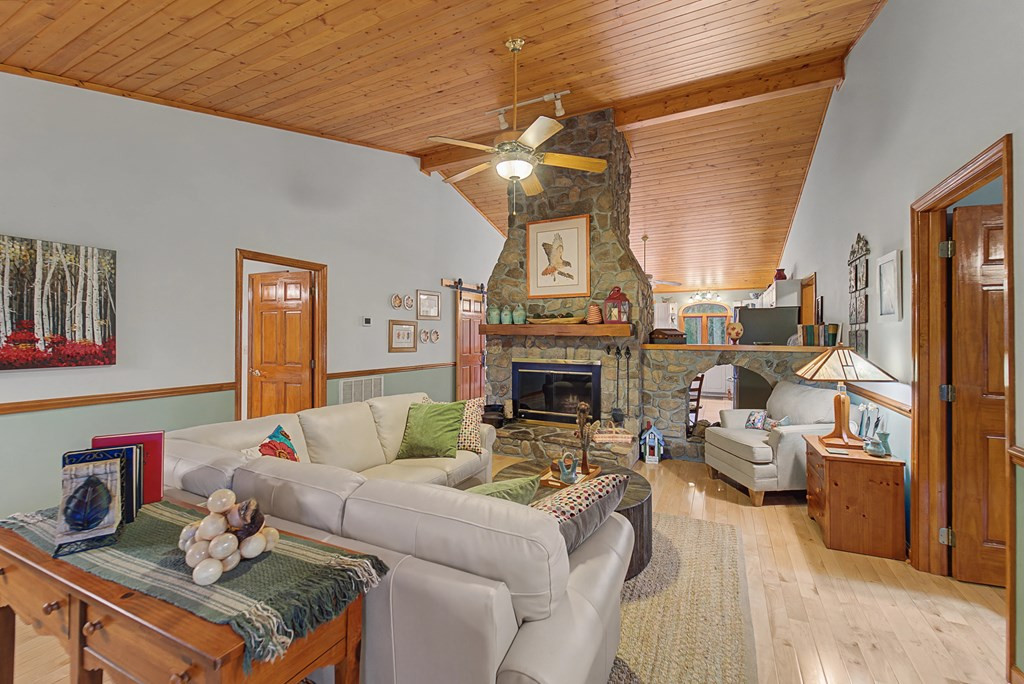 1221 Sam Cove Property Photo 6
