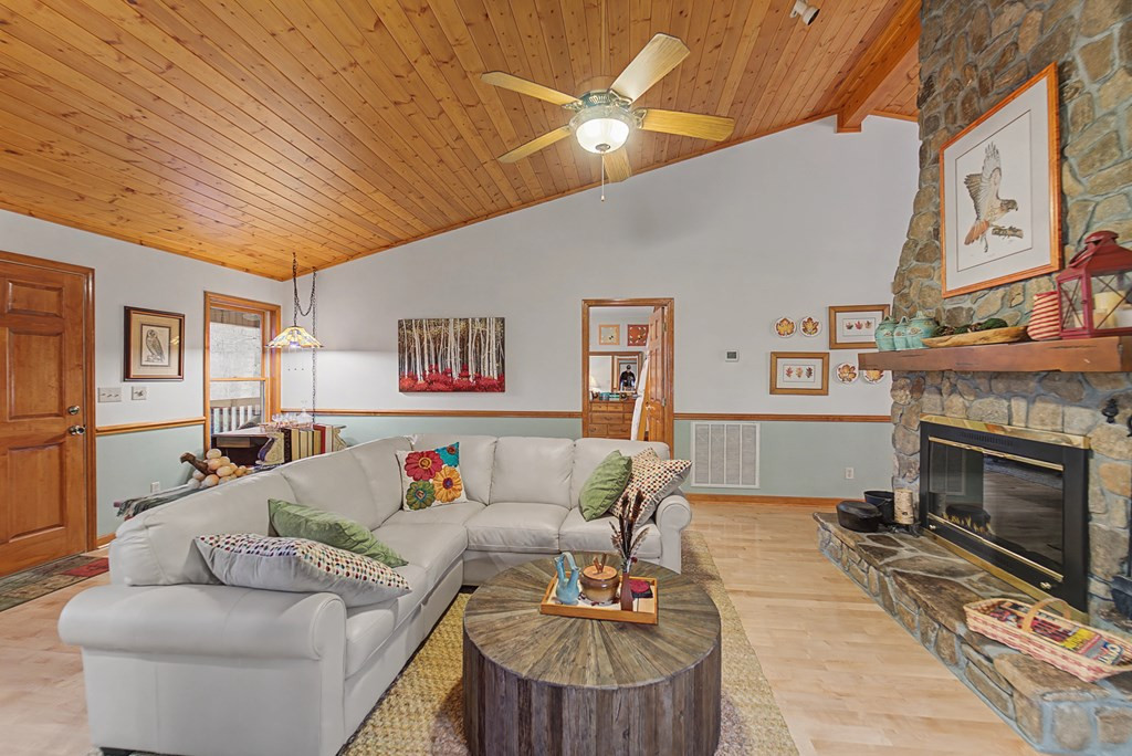 1221 Sam Cove Property Photo 8