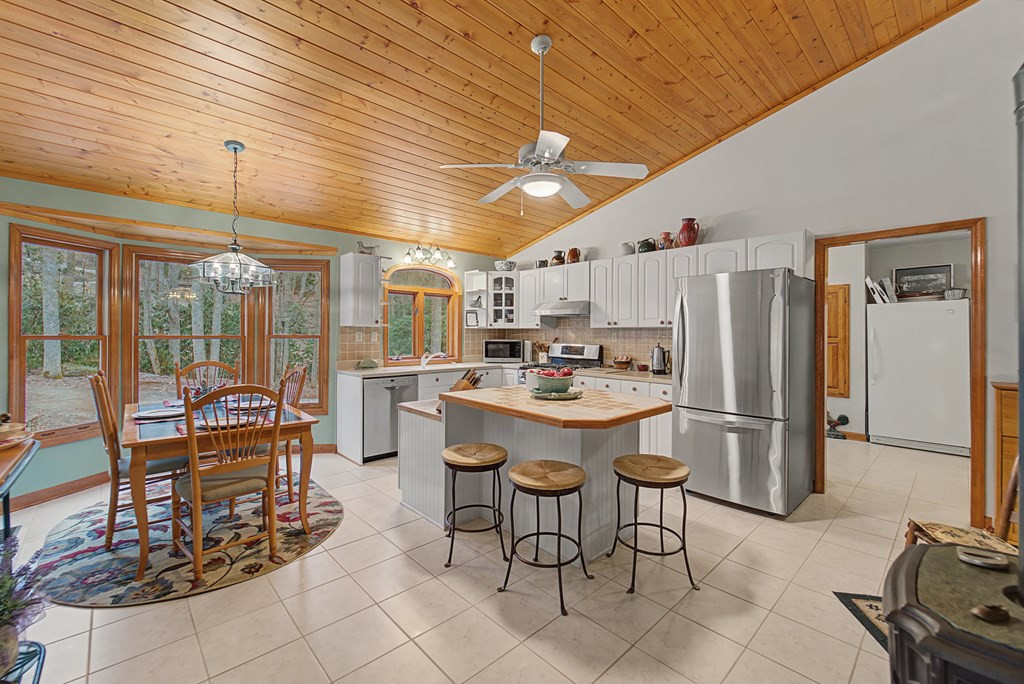 1221 Sam Cove Property Photo 10