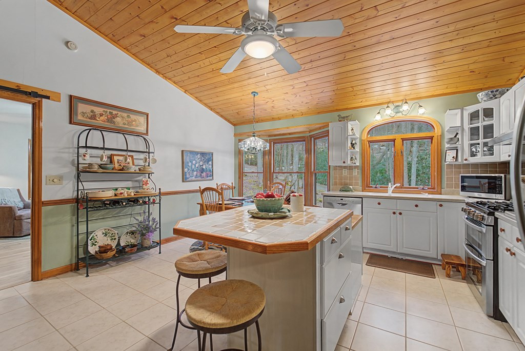 1221 Sam Cove Property Photo 11