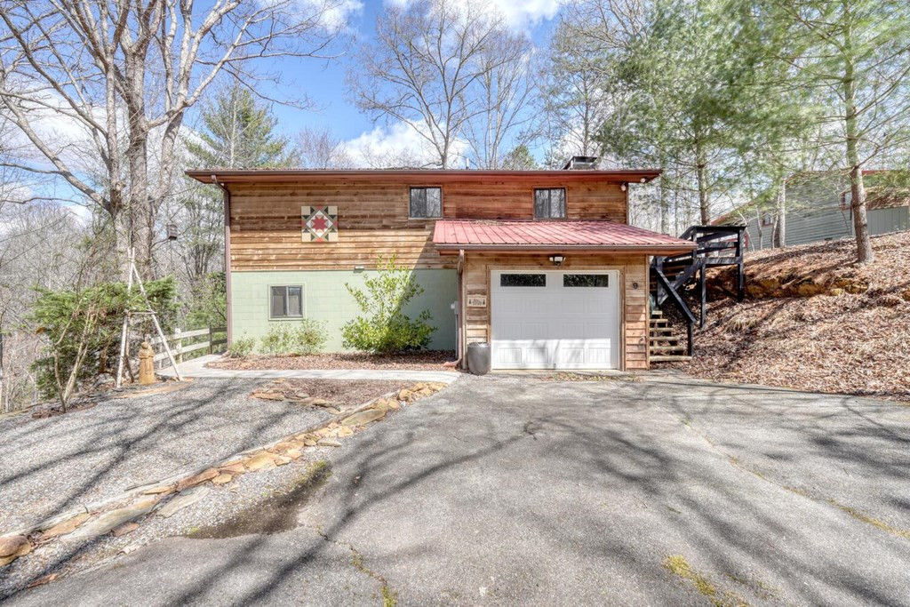 9 Silver Maple Lane Property Photo 5