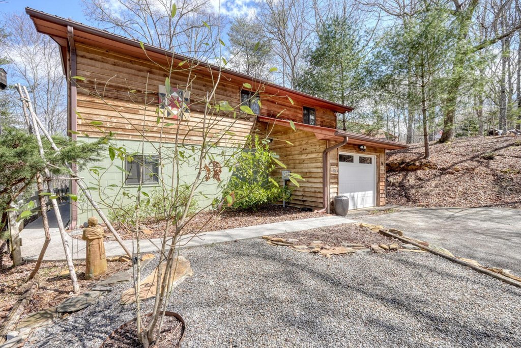 9 Silver Maple Lane Property Photo 6