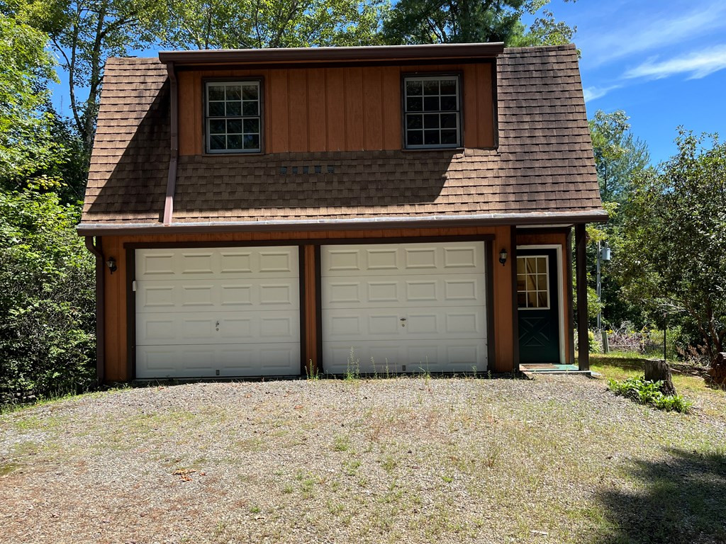 3021 Hanging Dog Road Property Photo 4