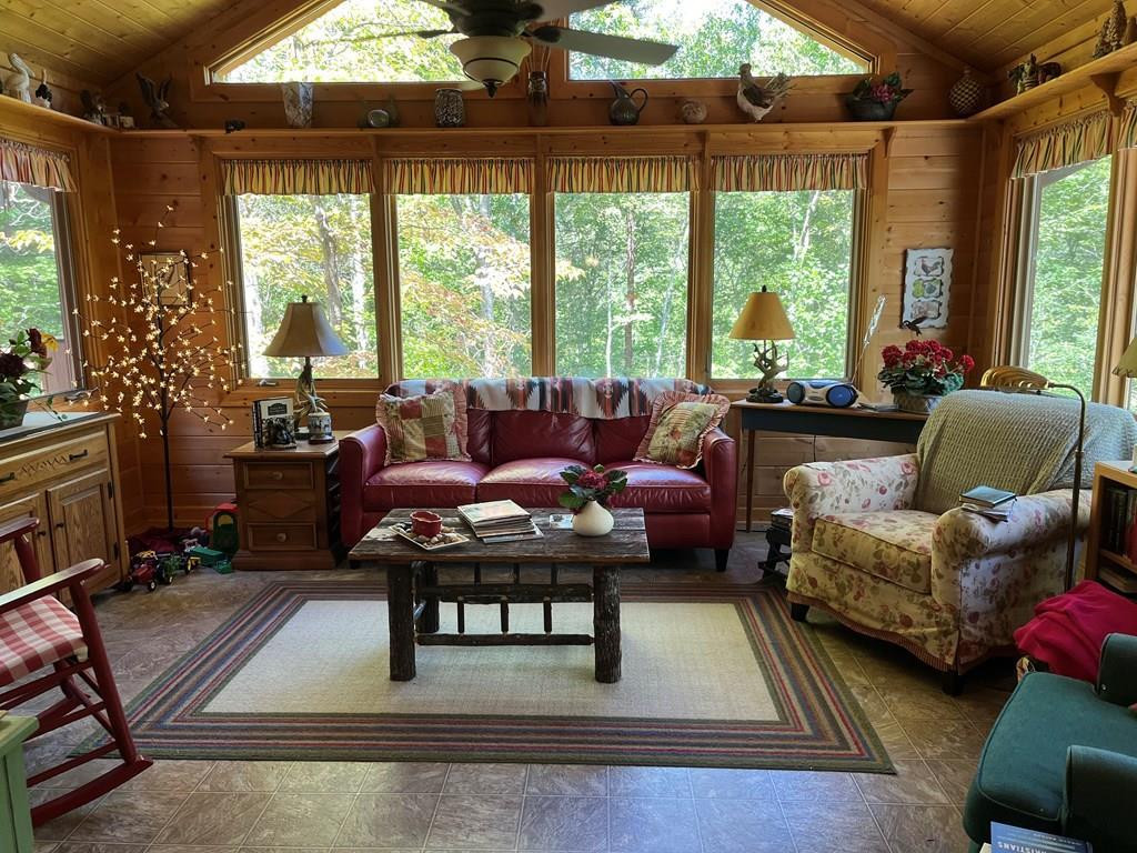 3021 Hanging Dog Road Property Photo 5