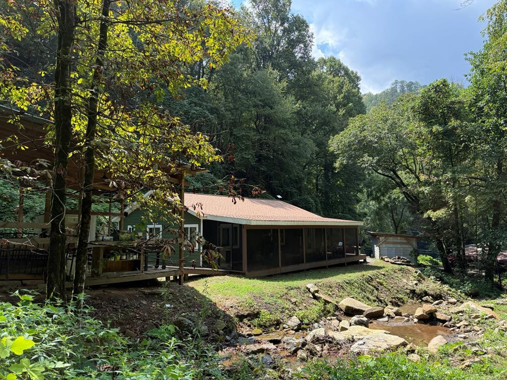 2555 Junaluska Road Property Photo 1